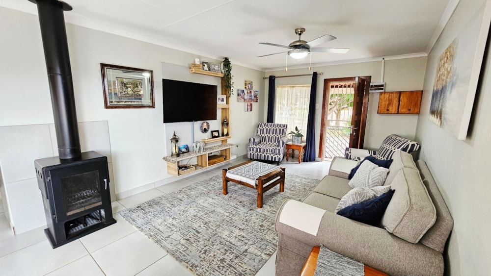 Townhouse for sale in Lydenburg (Mashishing) - 1LY1725950