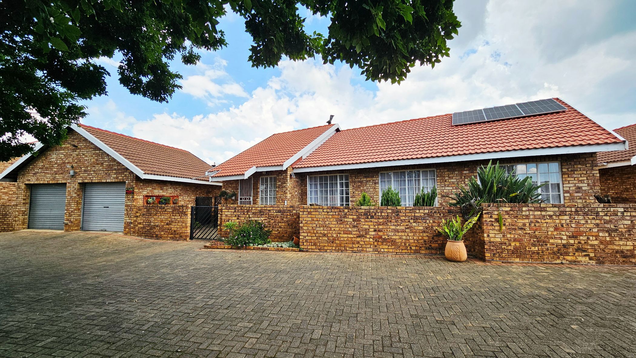 Townhouse for sale in Lydenburg (Mashishing) - 1LY1725950