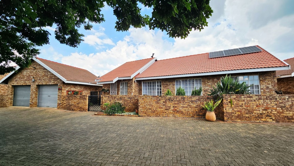 Townhouse for sale in Lydenburg (Mashishing) - 1LY1725950