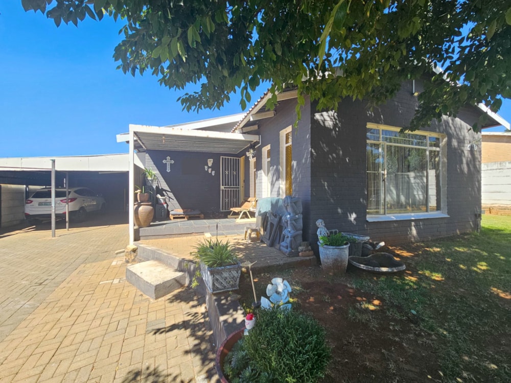 House for sale in Uitsig, Bloemfontein - 1BX1728111
