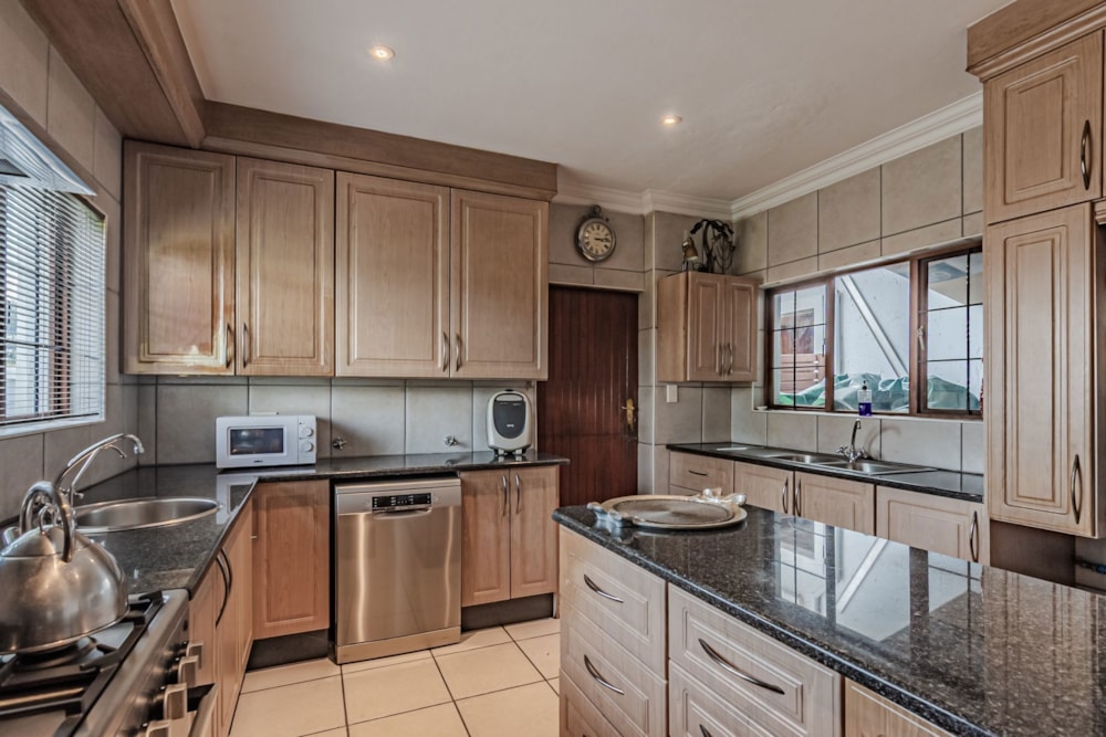 Security estate home for sale in Moreleta Park - PT1727898