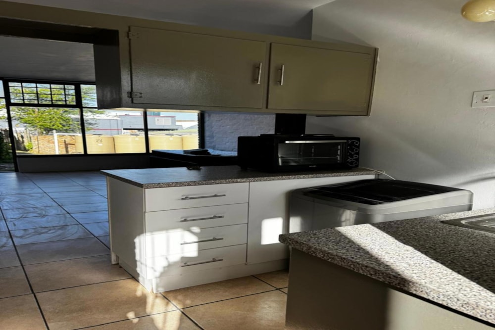 Bachelor apartment to rent in Grahamstown Central (Makhanda Central) - 1GC1735717 Bachelor apartment to rent in Grahamstown Central (Makhanda Central) - 1GC1735717