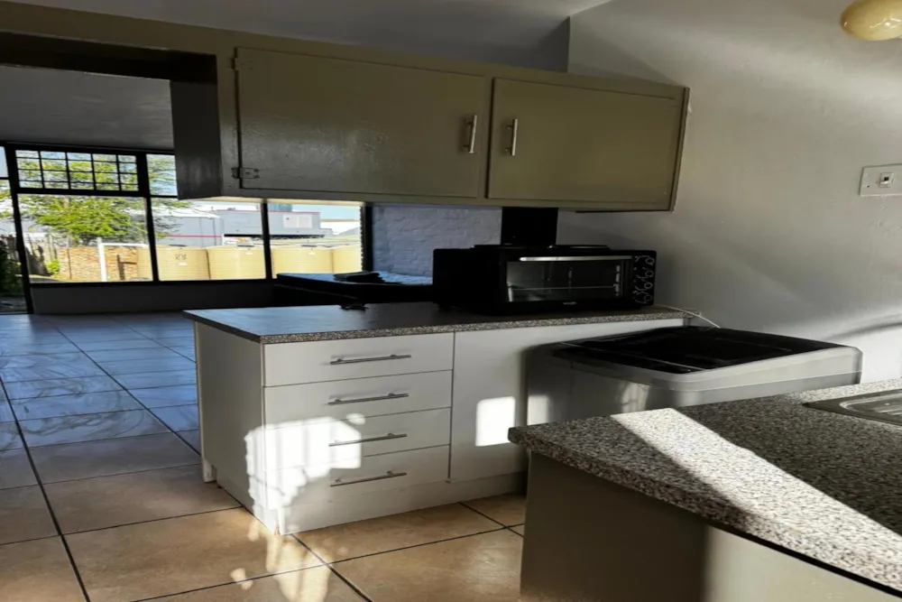 Bachelor apartment let in Grahamstown Central (Makhanda Central) - 1GC1748758 Bachelor apartment let in Grahamstown Central (Makhanda Central) - 1GC1748758