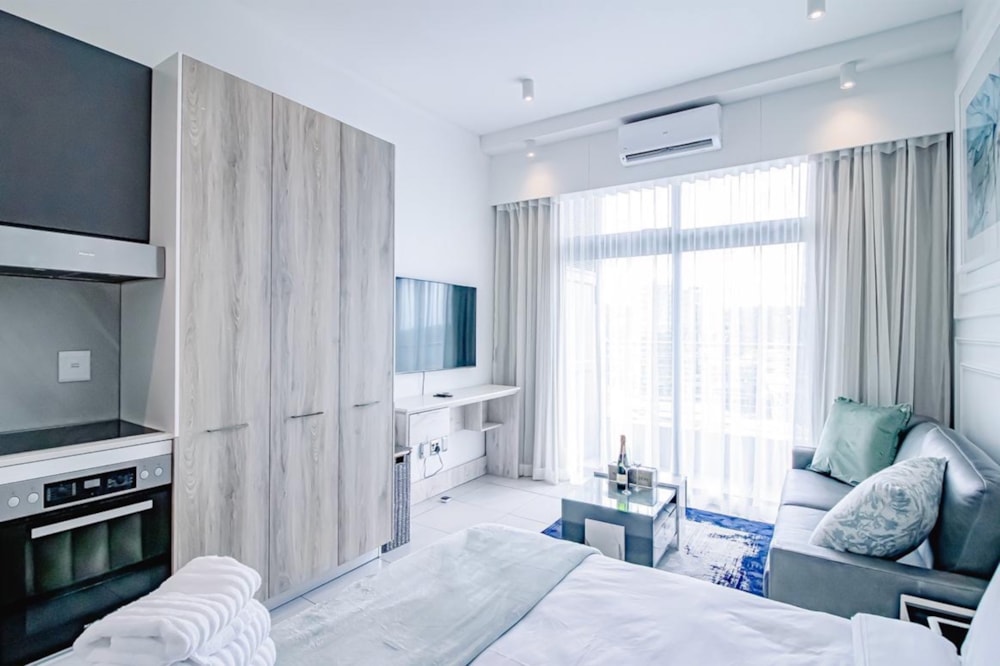 Bachelor apartment for sale in Menlyn - PT1726472