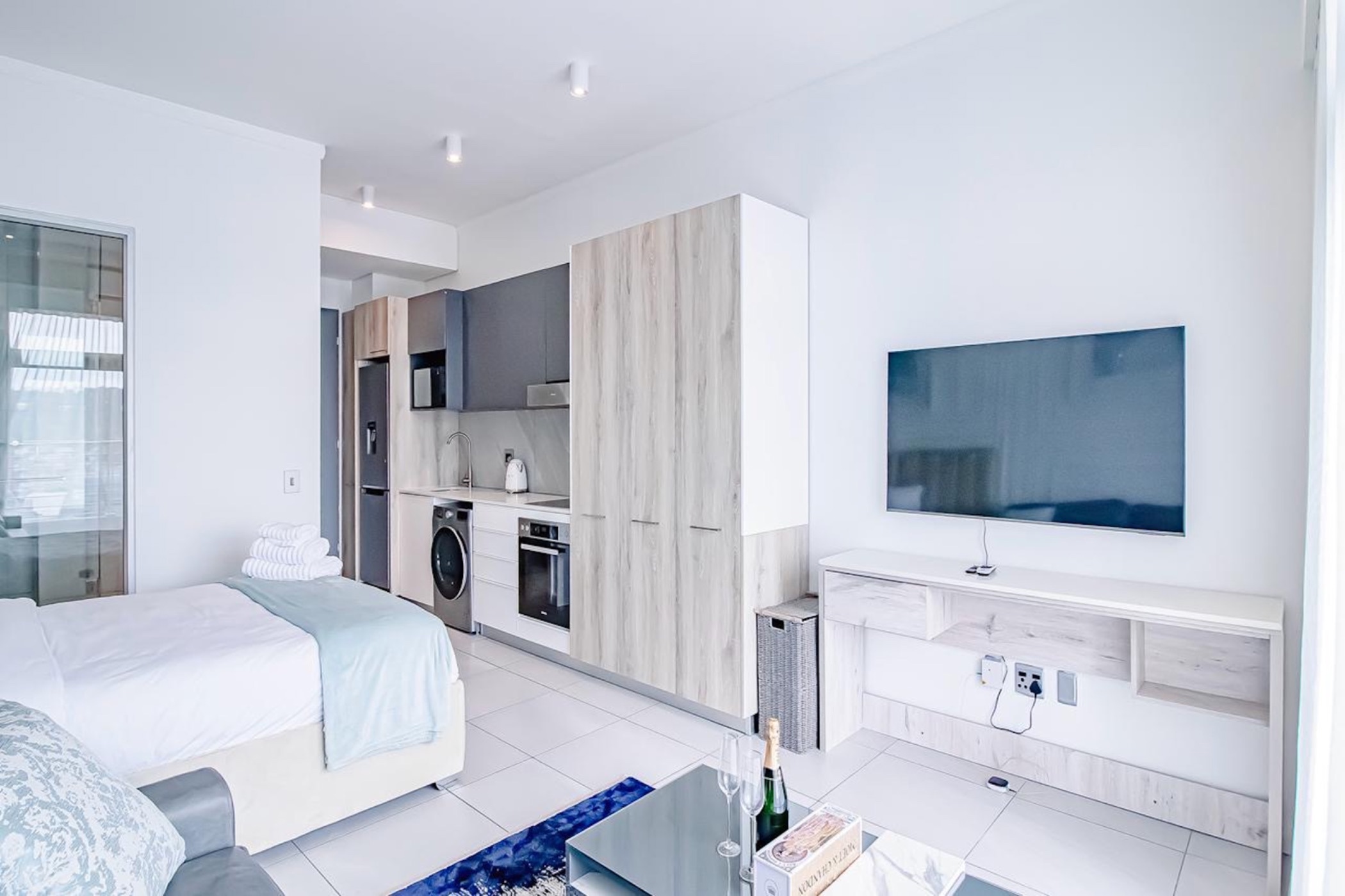 Bachelor apartment for sale in Menlyn - PT1726472