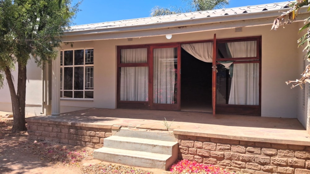 House for sale in Oudtshoorn North - 1OU1726945