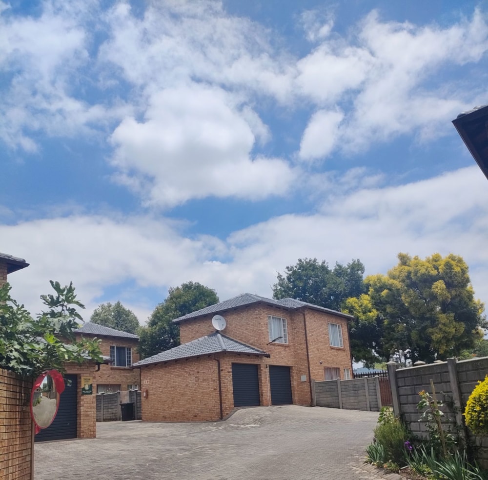 Townhouse to rent in Randpark Ridge - JBL1713349