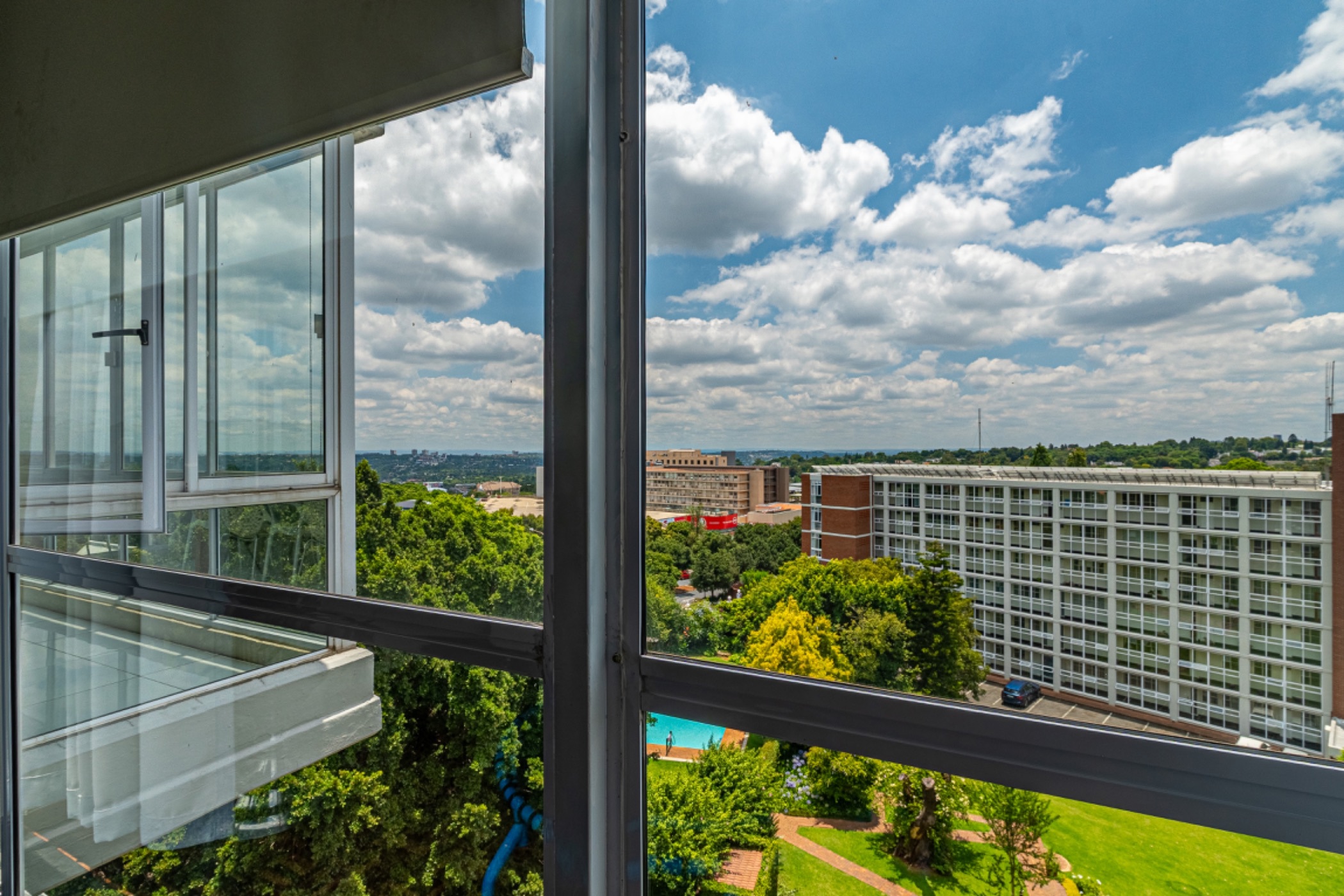 Apartment to rent in Hyde Park, Sandton - JBL1728119