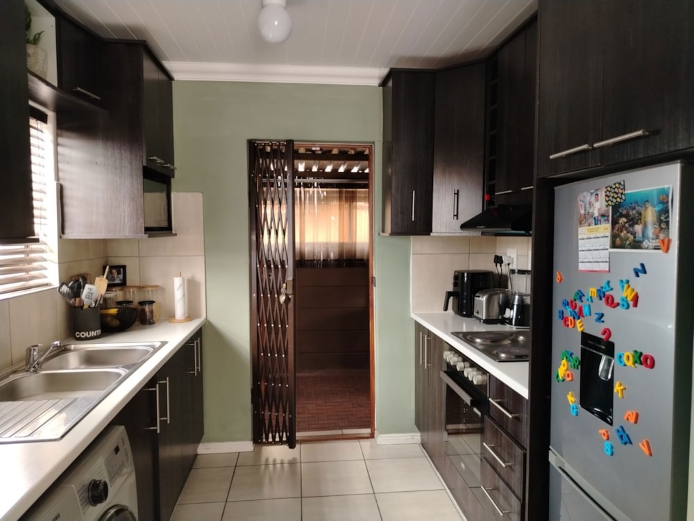 House for sale in Rocklands, Mitchells Plain - 1MN1725935