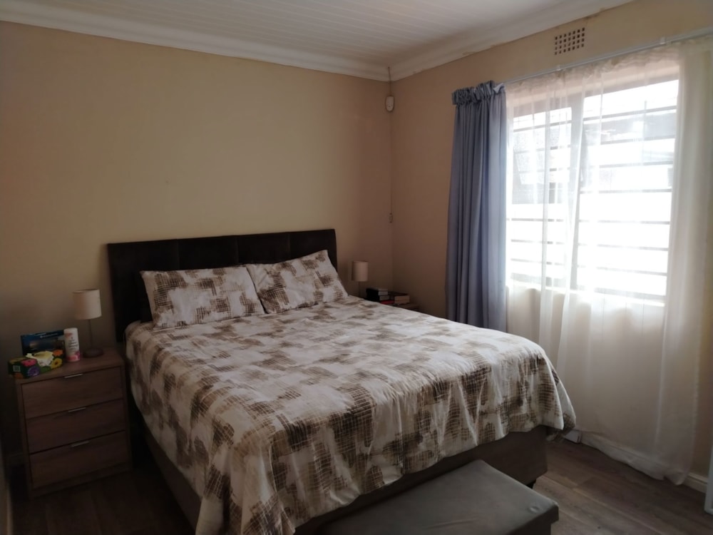 House for sale in Rocklands, Mitchells Plain - 1MN1725935