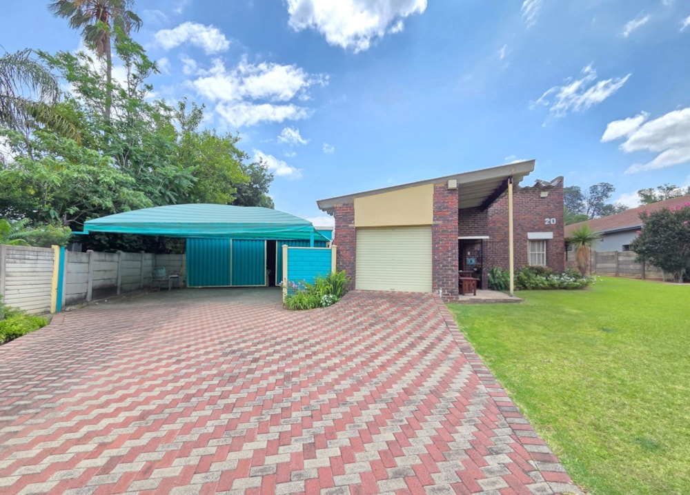 House for sale in Pioneer Park - 1NW1725755