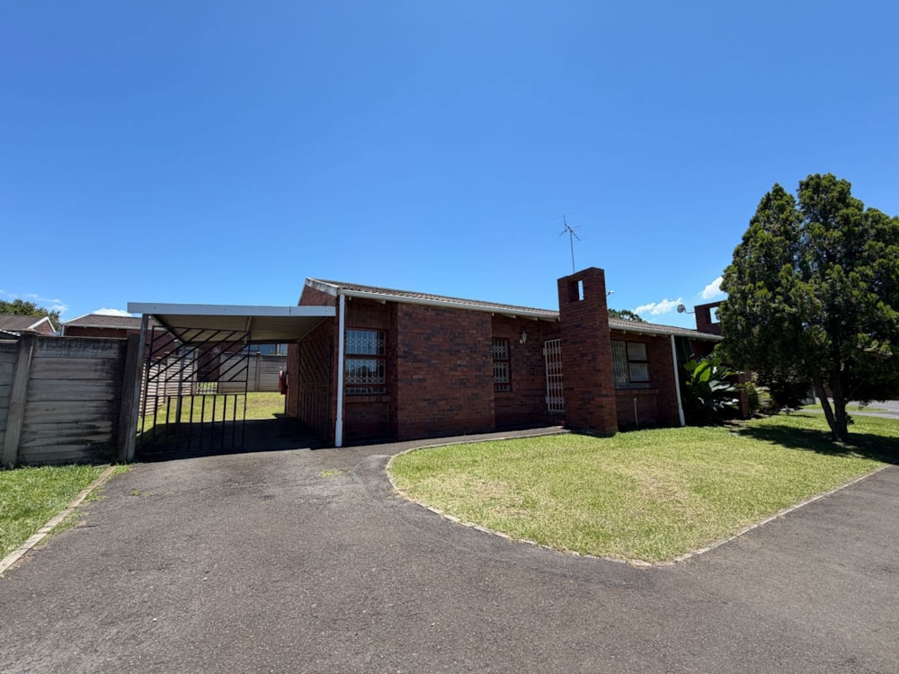 Townhouse to rent in Bisley - 1PM1726068