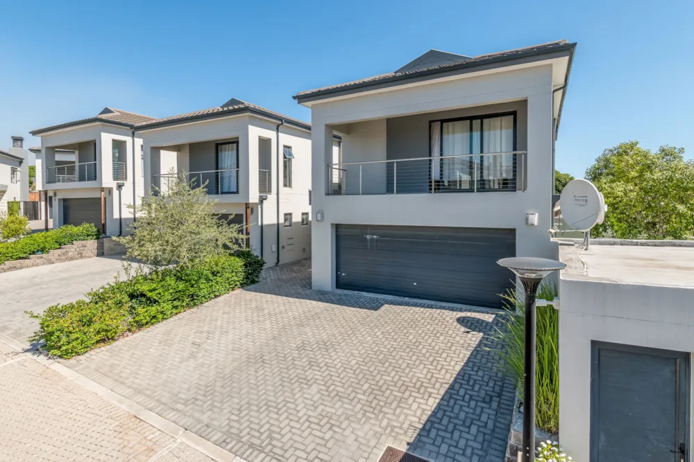 Security complex home sold in Protea Heights - 1BC1728420 Security complex home sold in Protea Heights - 1BC1728420