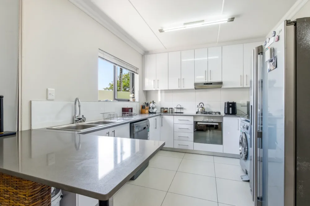 Security complex home sold in Protea Heights - 1BC1728420 Security complex home sold in Protea Heights - 1BC1728420