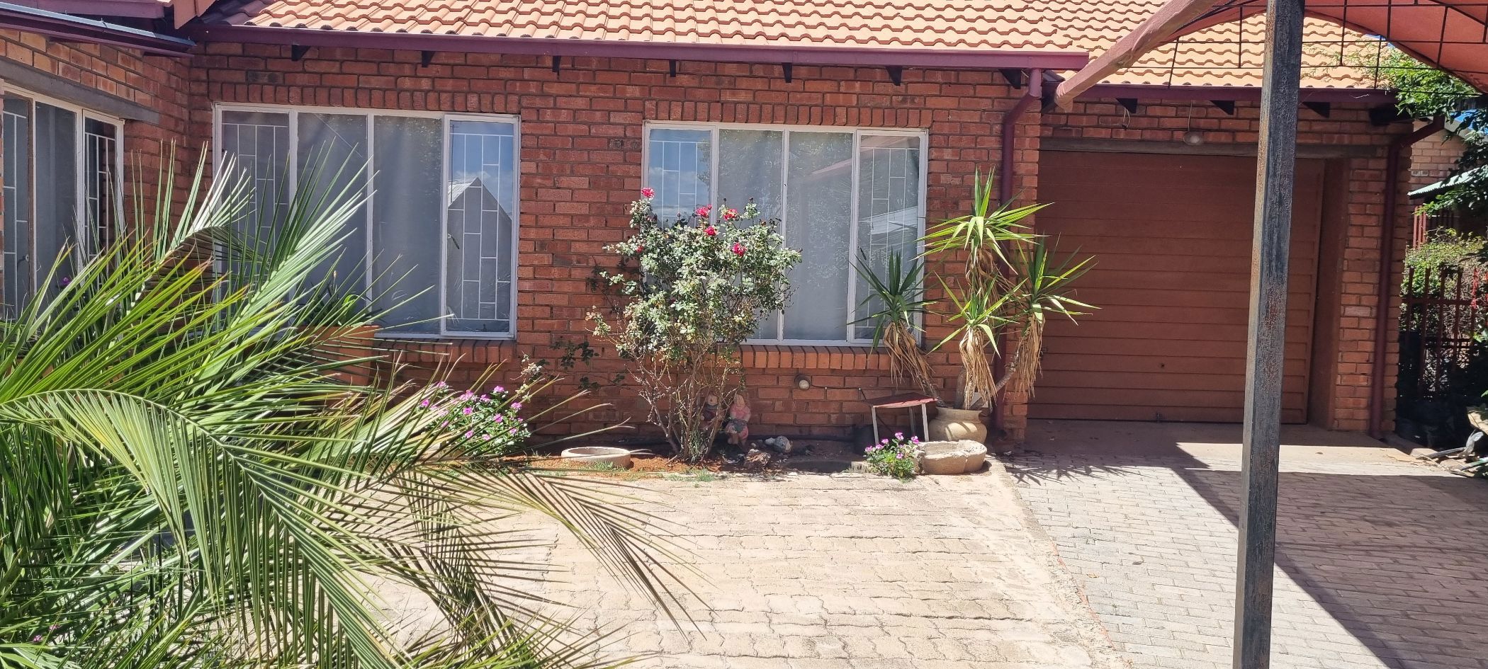 Townhouse for sale in Koffiefontein - 1KJ1723841