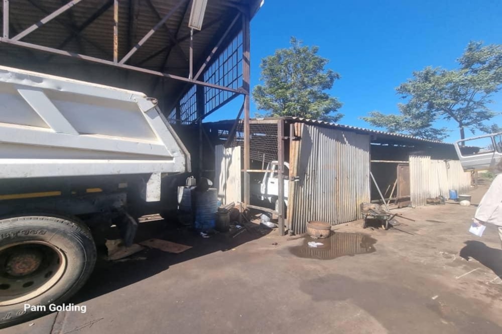 Commercial industrial property for sale in Bulawayo, Zimbabwe - 3ZB1724195