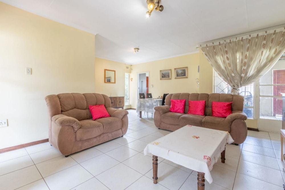 House for sale in Mackenzie Park - EN1726075