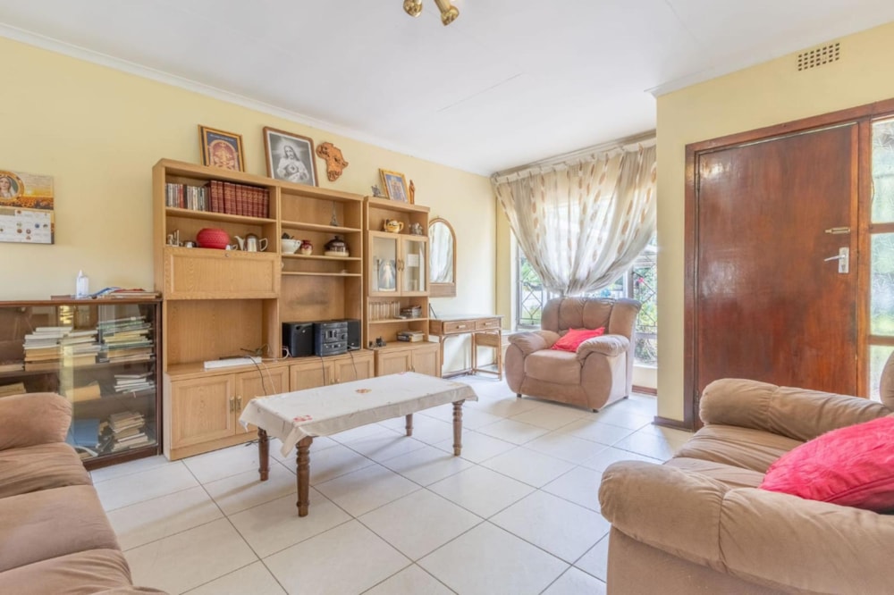 House for sale in Mackenzie Park - EN1726075