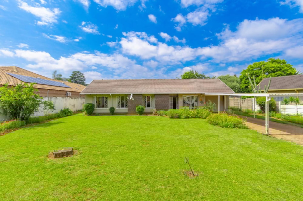 House for sale in Mackenzie Park - EN1726075