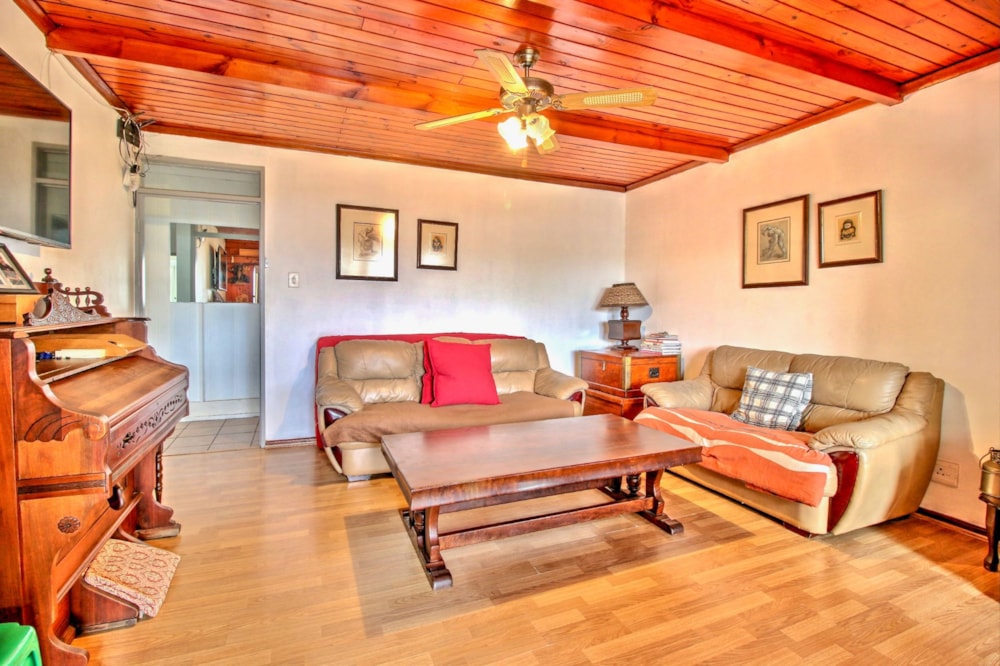 House for sale in Bothasig - 1PLA1726461