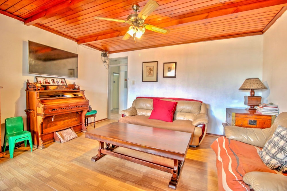 House for sale in Bothasig - 1PLA1726461