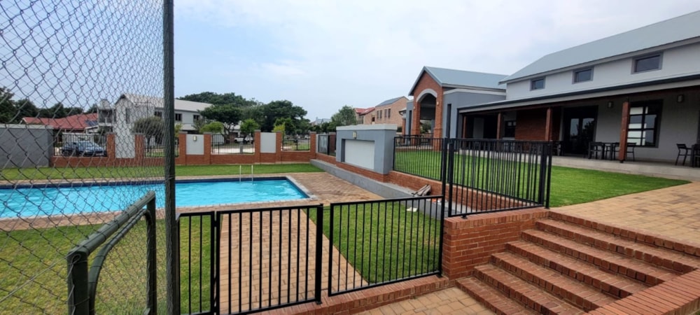 Security estate home for sale in Heritage Hill Estates - CN1727739