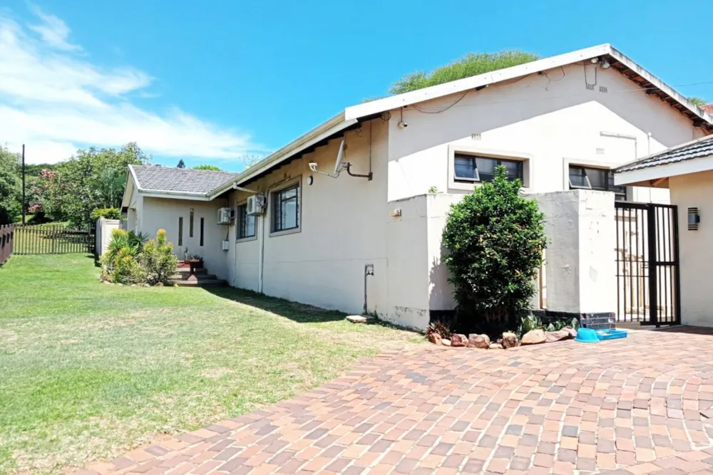 House for sale in Athlone Park - 1WB1726040 House for sale in Athlone Park - 1WB1726040