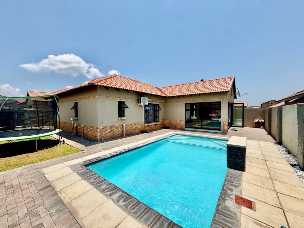 House for sale in Hexrivier Lifestyle Estate - 1RU1726186