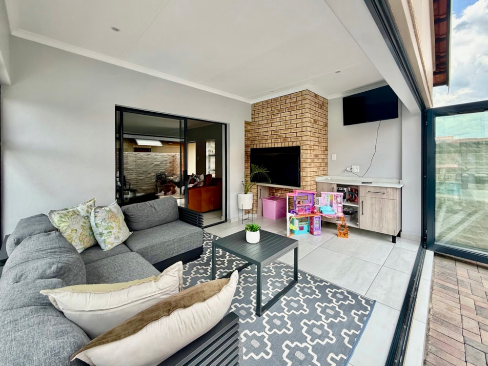 House for sale in Hexrivier Lifestyle Estate - 1RU1726186