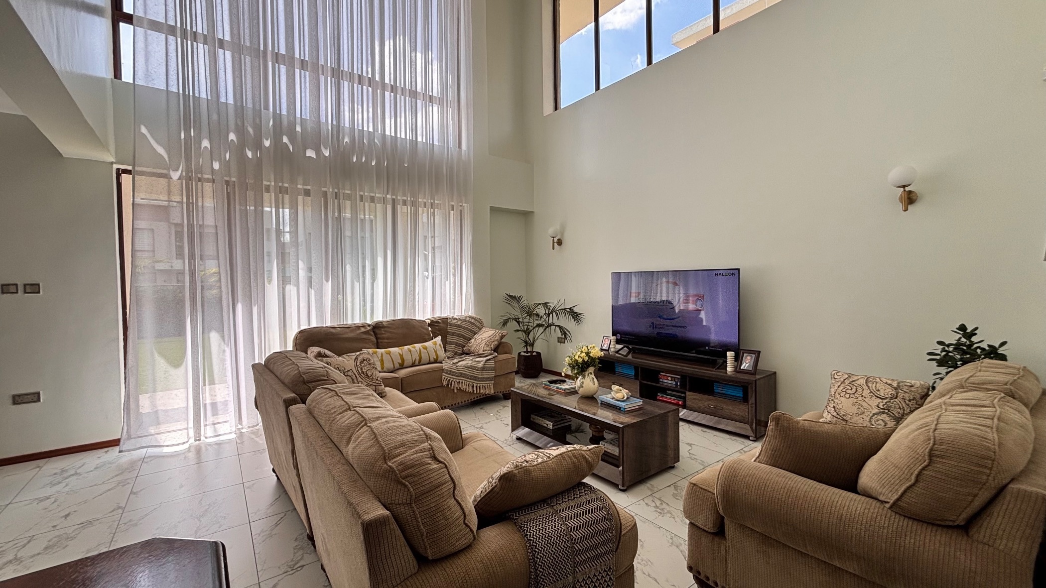 Townhouse to rent in Runda , Kenya - 3KE1725895