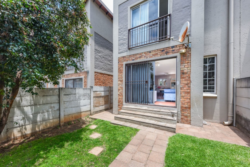 Townhouse for sale in North Riding - FW1726099