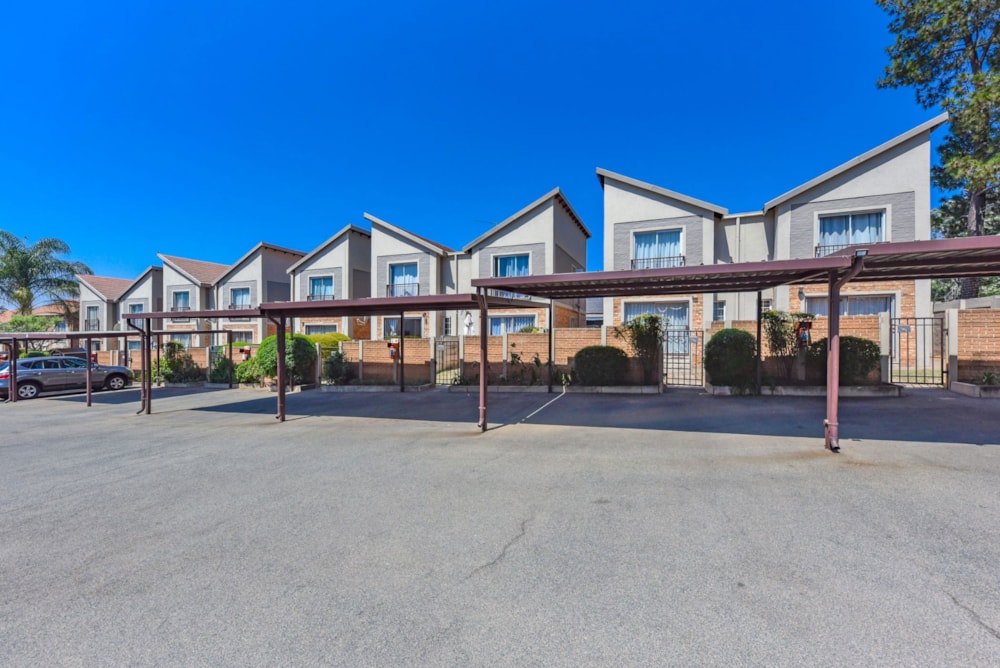 Townhouse for sale in North Riding - FW1726099