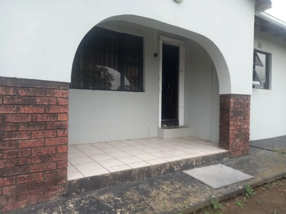 House let in Northcrest - 1MH1726004