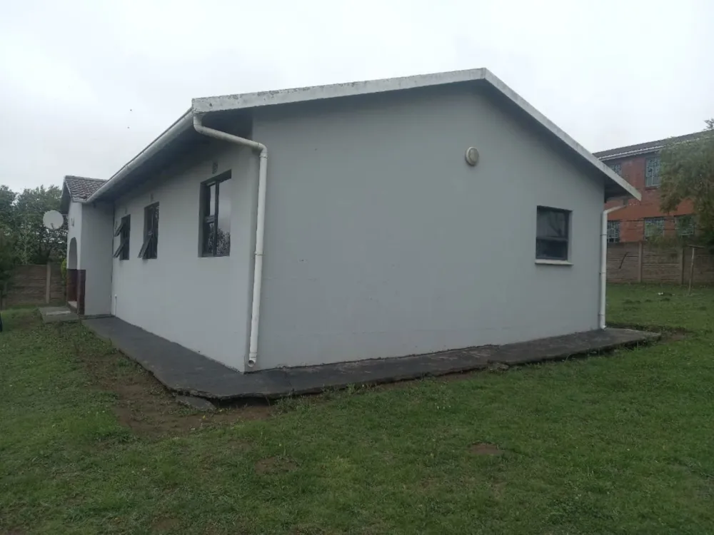 House let in Northcrest - 1MH1726004