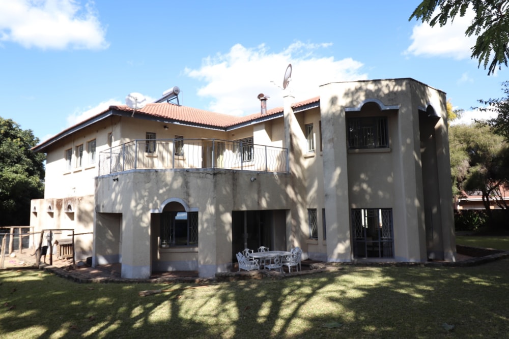 Double-storey house for sale in Gunhill, Zimbabwe - 3ZB1725887 Double-storey house for sale in Gunhill, Zimbabwe - 3ZB1725887