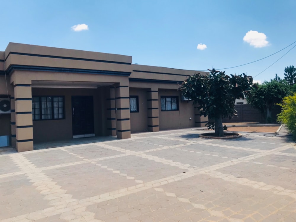 House to rent in Phase 1, Botswana - 3BO1725896