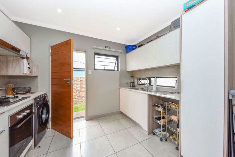 Single-storey house for sale in Lion Pride - FW1726201