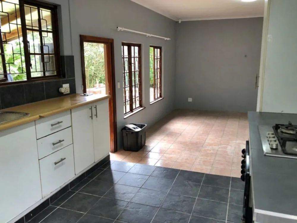 House let in Crestholme - 1KF1725975