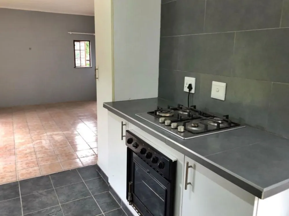 House let in Crestholme - 1KF1725975