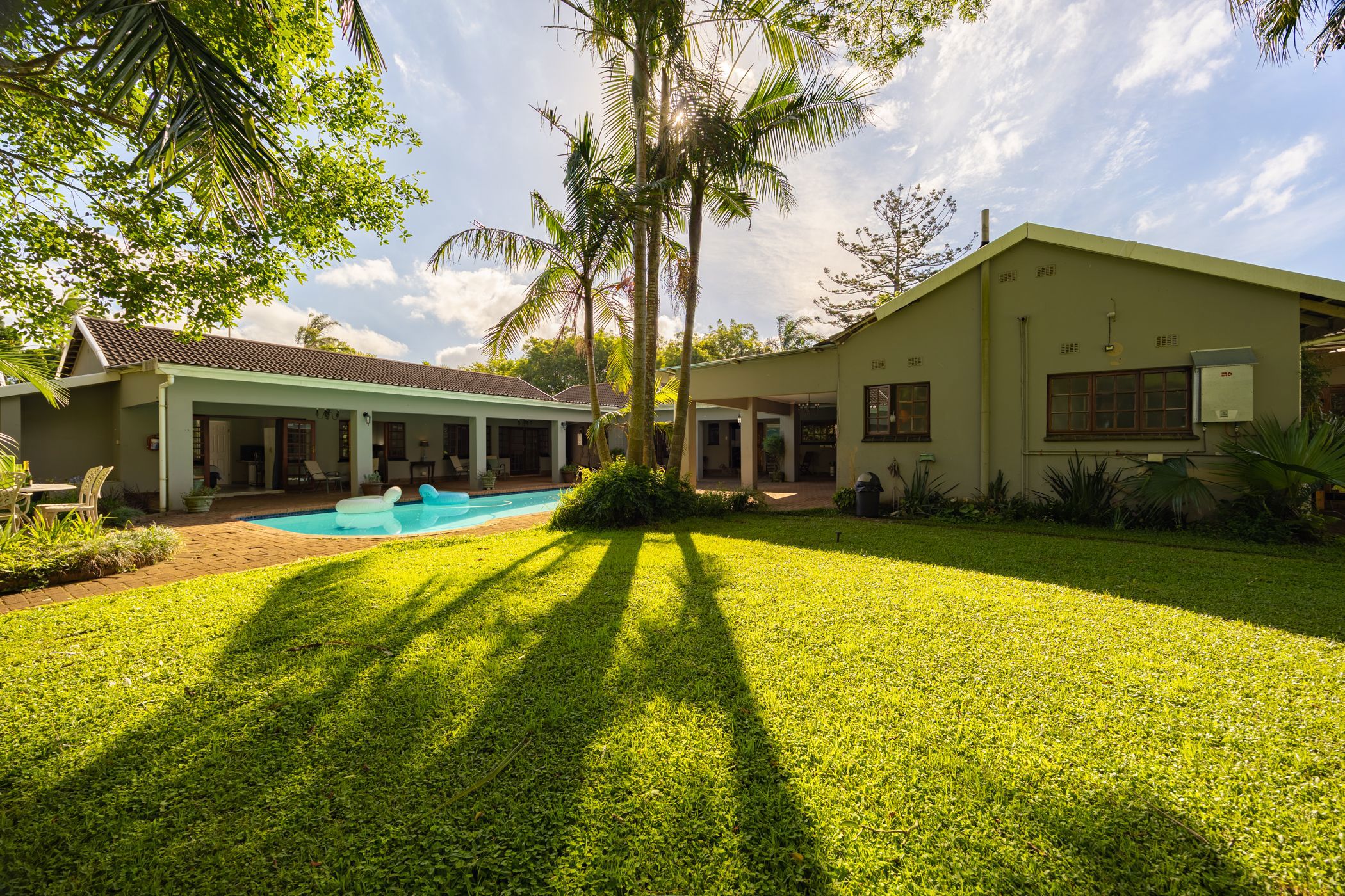 Bed & breakfast for sale in Hillcrest, Upper Highway - 1KF1726473