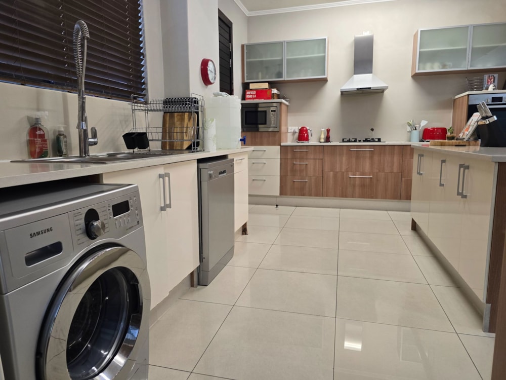 Commercial office to rent in Village, Botswana - 3BO1726894