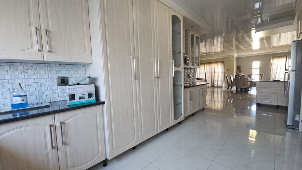 House for sale in Risiville - 1VT1726256