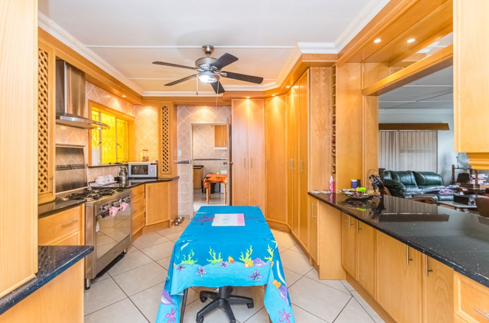 House for sale in Greenhills - 1KR1727278