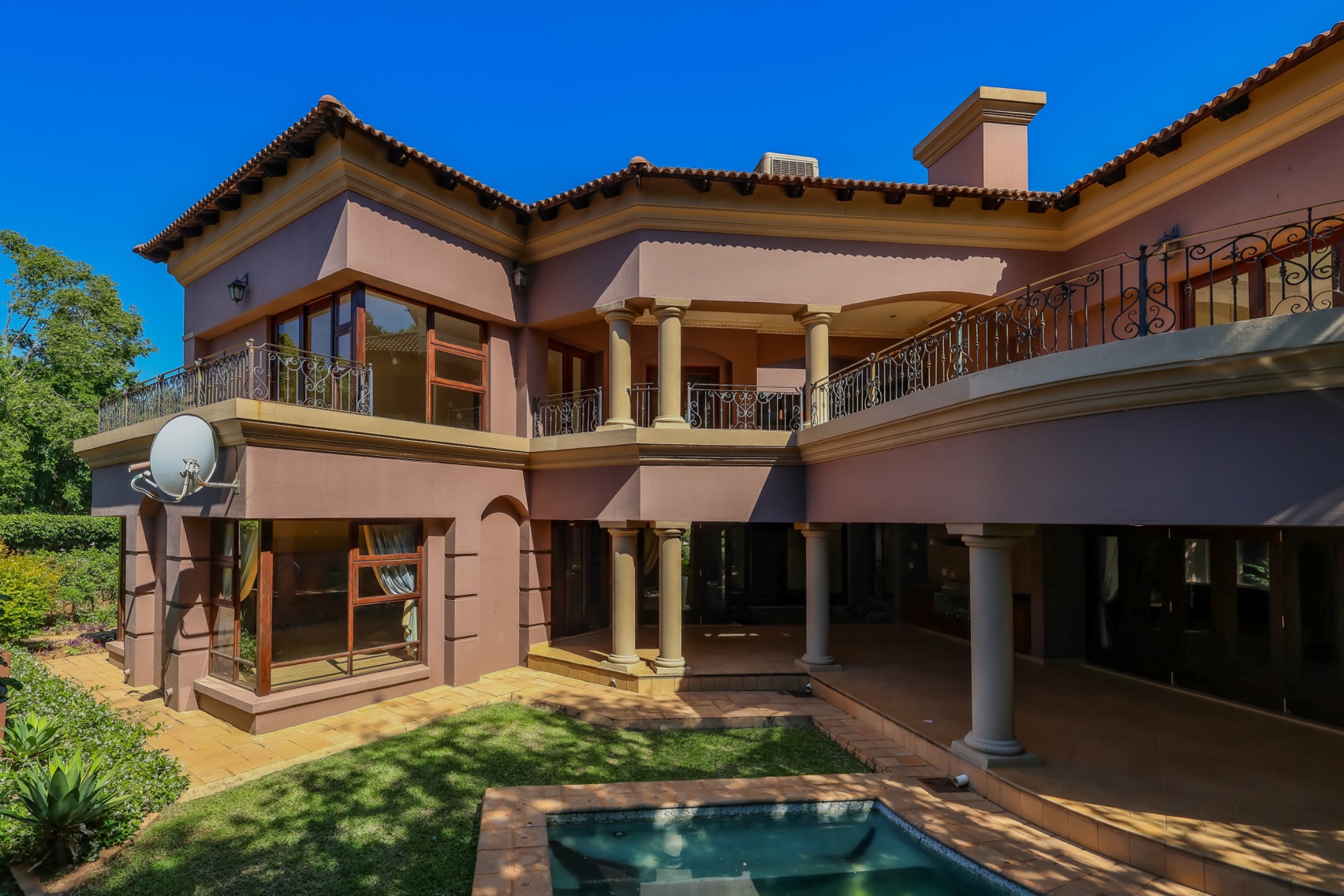 Security estate home to rent in Westlake, Hartbeespoort - 1HR1727836