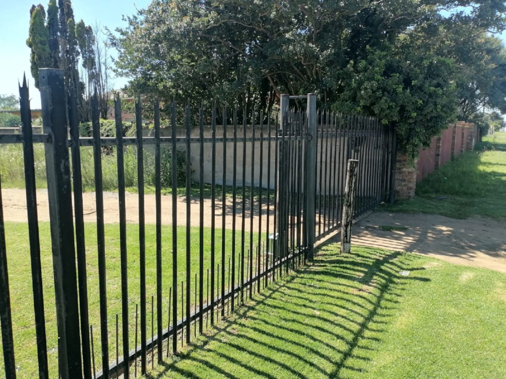 Commercial flats for sale in Hendrina - 1MD1726403