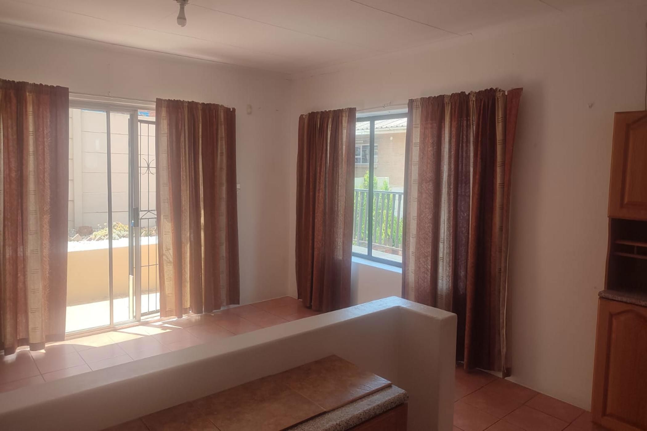 Garden apartment to rent in Van Riebeeck Hoogte - 1UK1726411