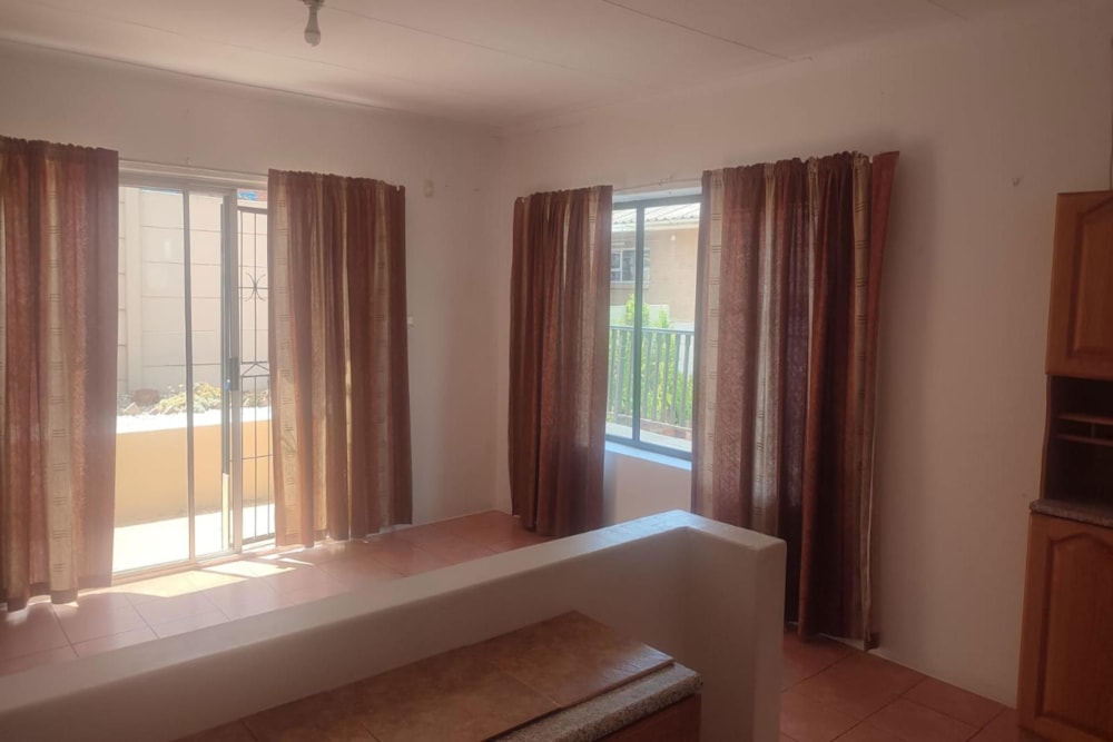 Garden apartment to rent in Van Riebeeck Hoogte - 1UK1726411