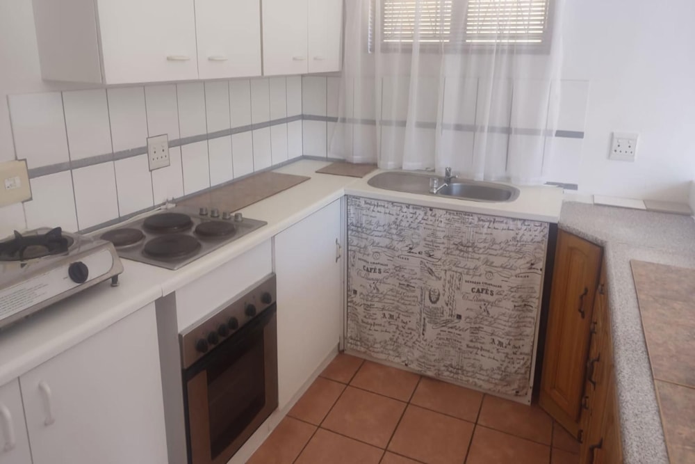 Garden apartment to rent in Van Riebeeck Hoogte - 1UK1726411