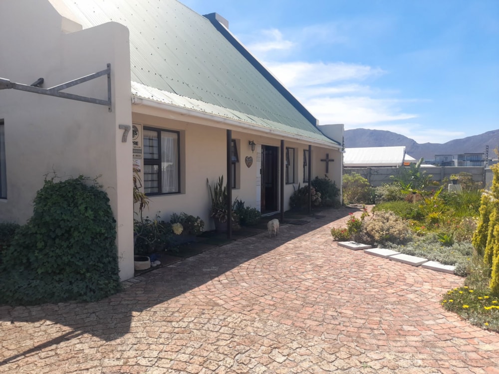 Double-storey house for sale in Perlemoenbaai - 1SW1726633 Double-storey house for sale in Perlemoenbaai - 1SW1726633