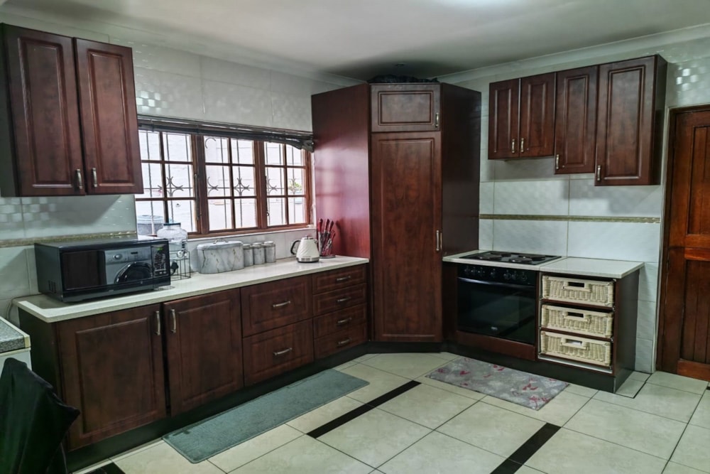 House for sale in Chatsworth, KwaZulu-Natal - 1WB1726487